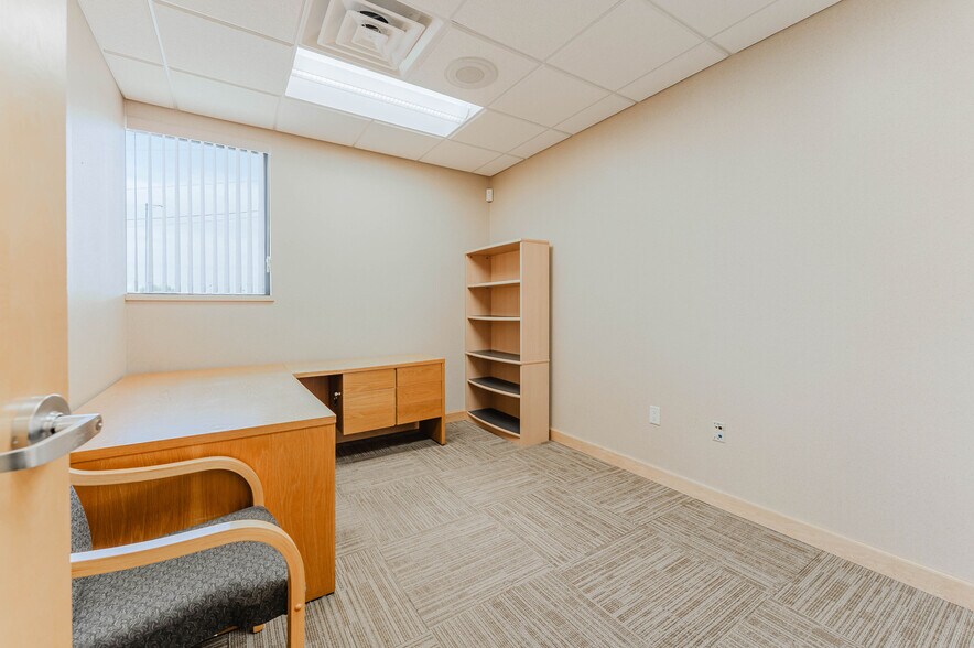 More Photos Of 1875 West Pointe Dr, Oshkosh Medical For Sale