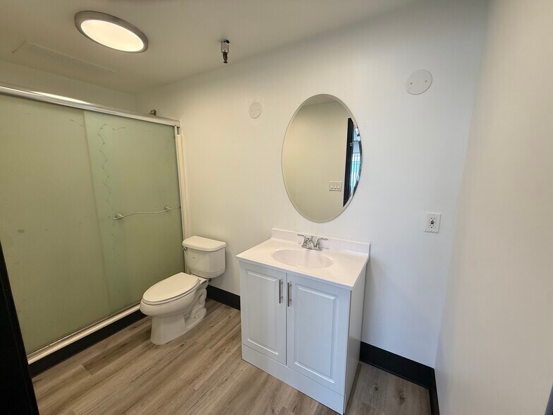 More Photos Of 13596 Vaughn St, San Fernando Manufacturing For Lease