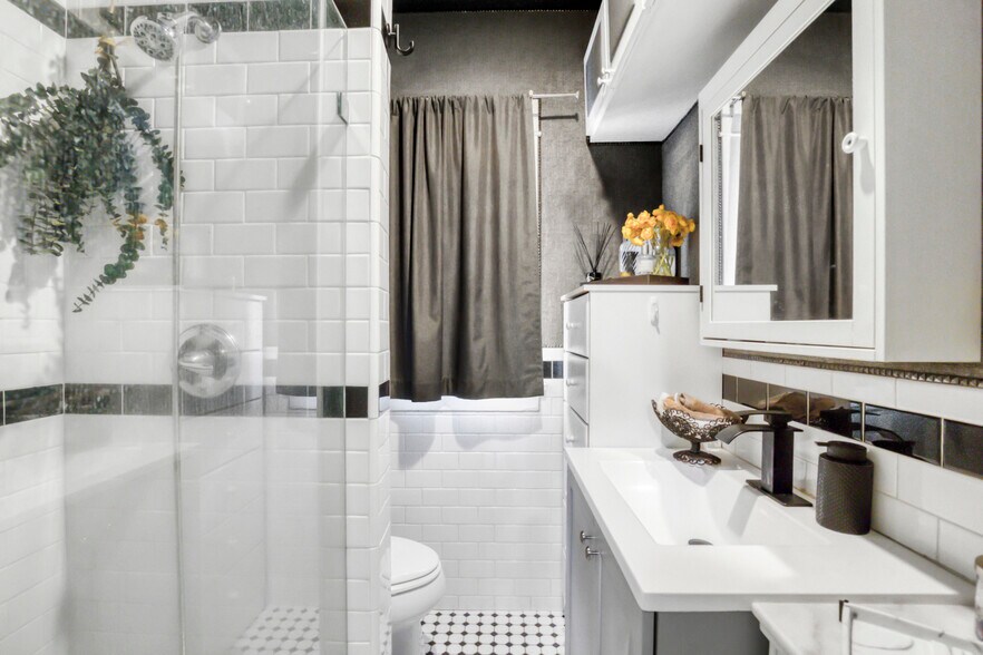 More Photos Of 1276 N Sweetzer Ave, West Hollywood Apartments For Sale