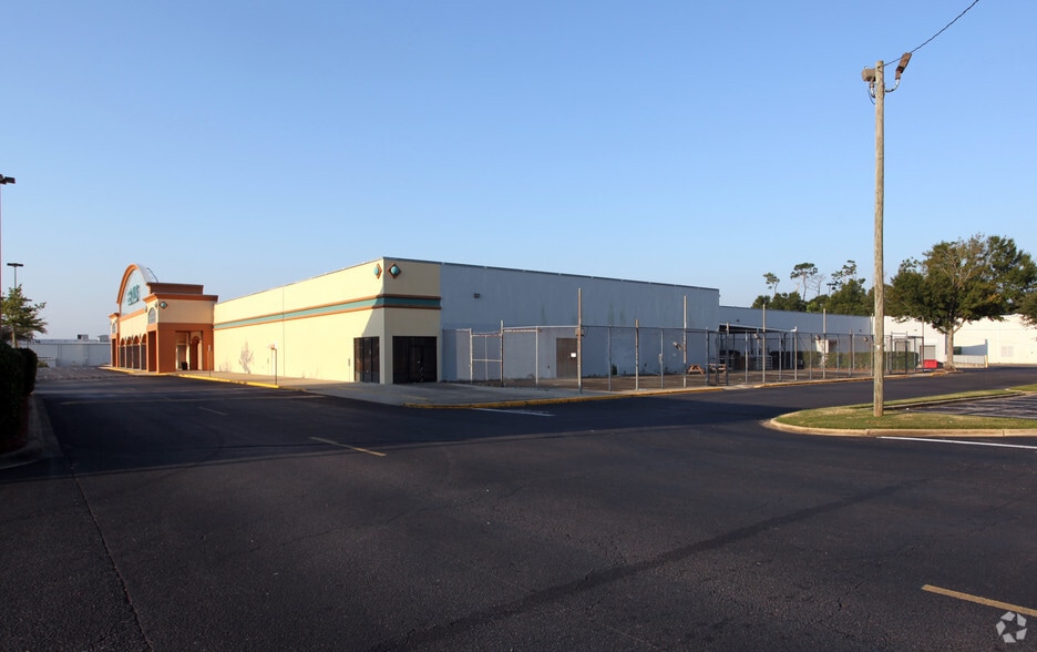 More Photos Of 6241-6251 N Davis Hwy, Pensacola Unknown For Lease