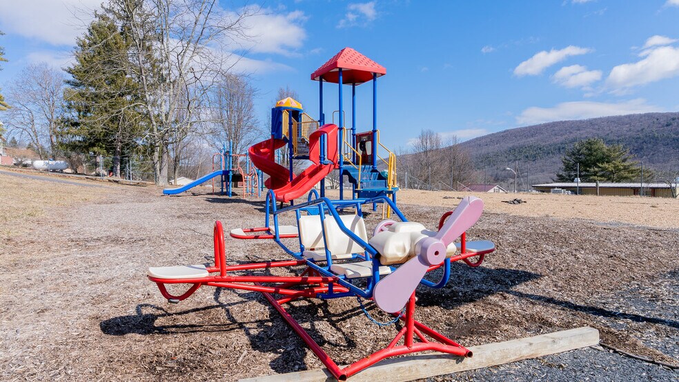 More Photos Of 81 Evick Dr, Franklin Flex For Sale