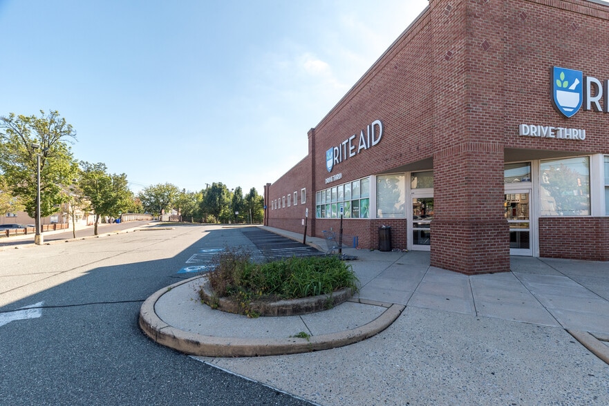 More Photos Of 340 E High St, Pottstown Drugstore For Sale