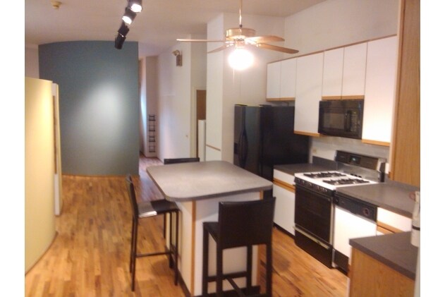 More Photos Of 2059 W Grand Ave, Chicago Loft Creative Space For Lease