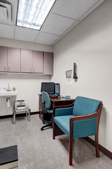 More Photos Of 1511 Northway Dr, Saint Cloud Medical For Sale