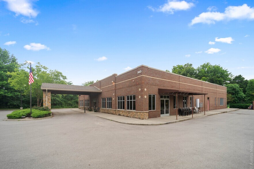 More Photos Of 140 SE Parkway Ct, Franklin Medical For Lease