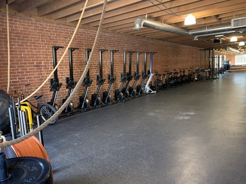 More Photos Of 5119 W Sunset Blvd, Los Angeles General Retail For Lease