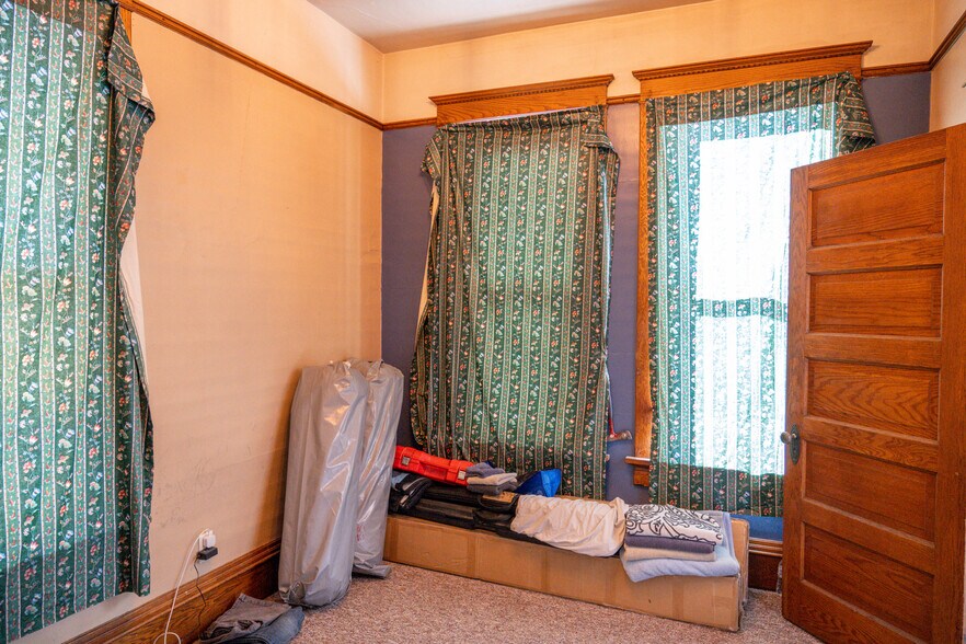 More Photos Of 207 E State St, Mauston Storefront Retail Residential For Sale