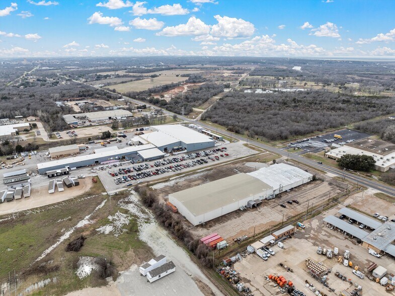More Photos Of 2825 Gholson Rd, Waco Warehouse For Lease