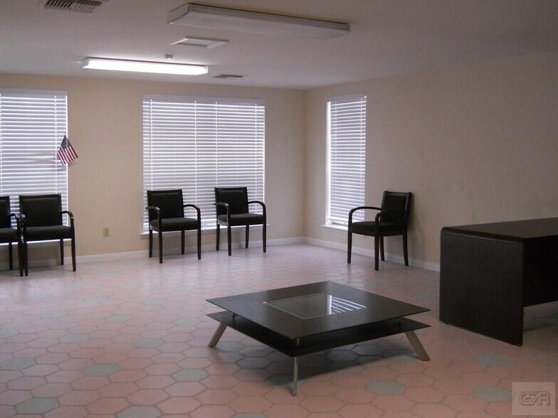 More Photos Of 2302 45th St, Galveston Office For Lease