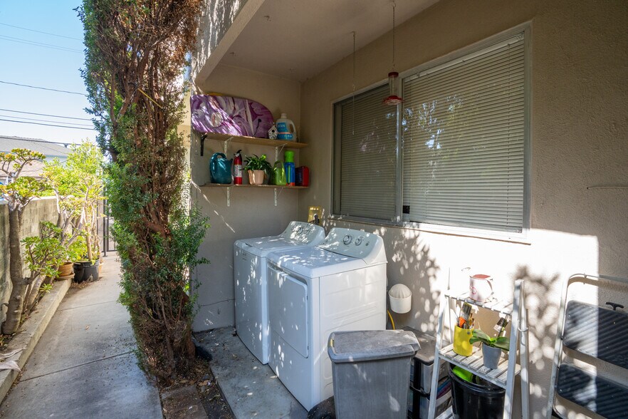 More Photos Of 1434 Berkeley St, Santa Monica Apartments For Sale