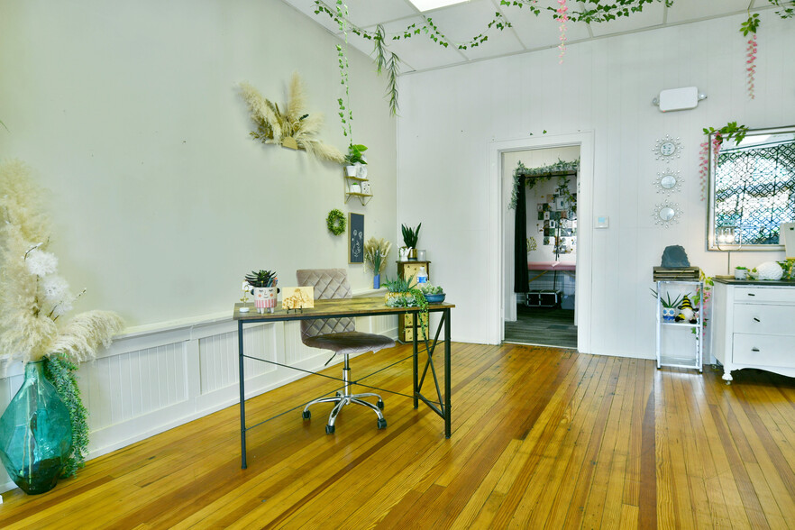 More Photos Of 12-14 N Main St, Hubbard Storefront Retail Residential For Sale