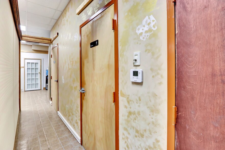 More Photos Of 4050 Westgate Ave, West Palm Beach Showroom For Lease