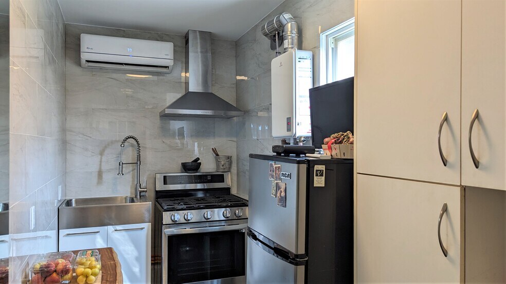 More Photos Of 816 Erie St E, Windsor Storefront Retail Residential For Sale