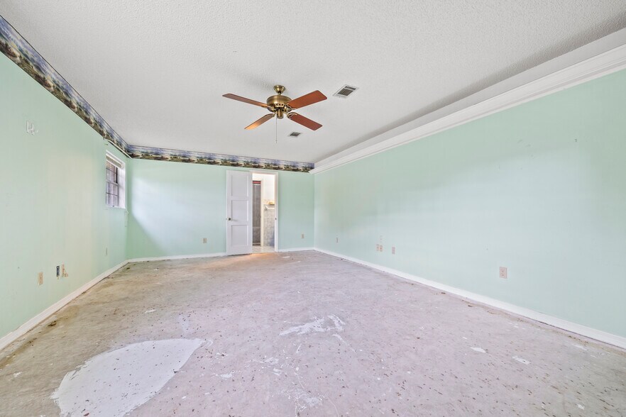 More Photos Of 164 NE Laguna Dr, Lake City Office For Sale