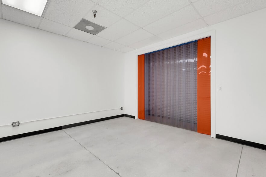 More Photos Of 1925-1963 Barber Rd, Sarasota Warehouse For Sale