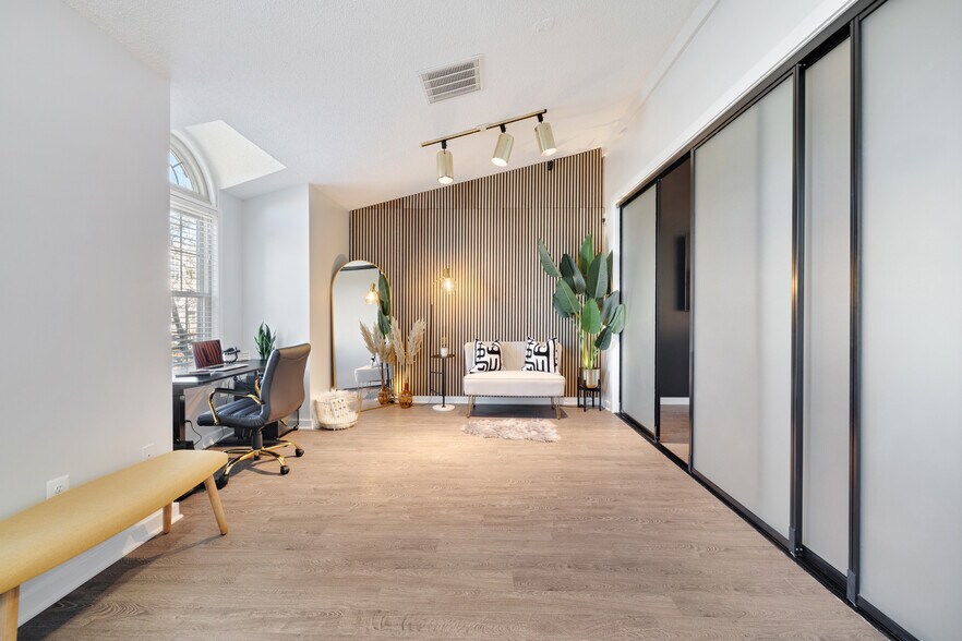 More Photos Of 8301-8323 Cherry Ln, Laurel Medical For Lease