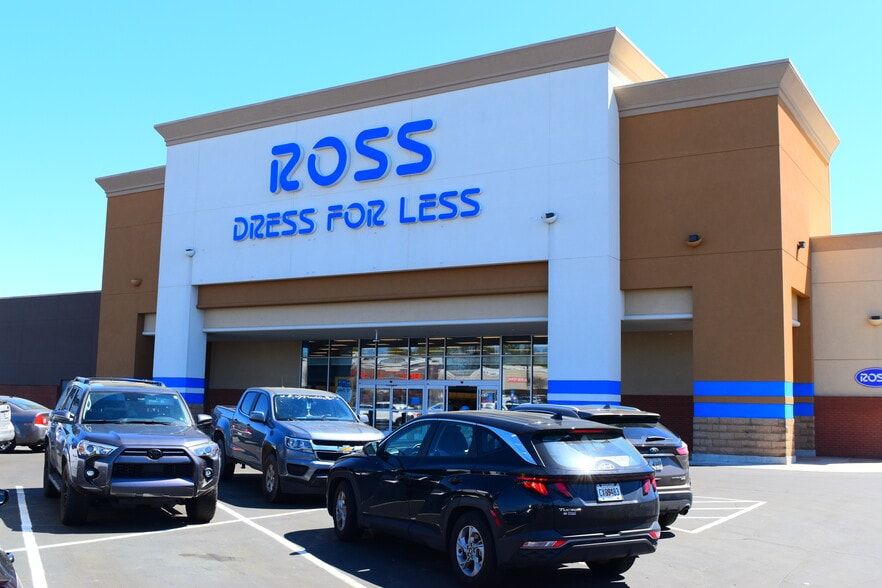 More Photos Of 100 Spalding Square, Griffin Unknown For Lease