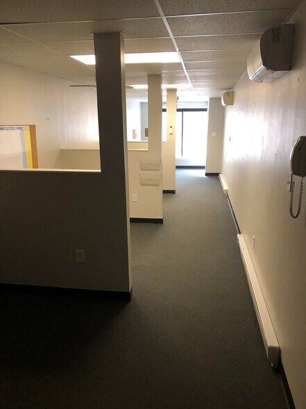 More Photos Of 4 Nashua Ct, Essex Light Distribution For Lease