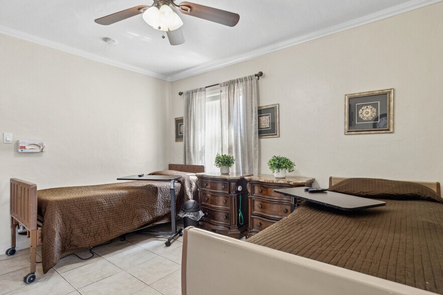 More Photos Of 3827 E Oak St, Phoenix Assisted Living For Sale