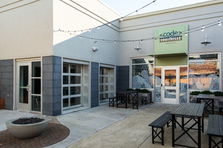 More Photos Of 252 E Market St, Louisville Storefront Retail Office For Lease