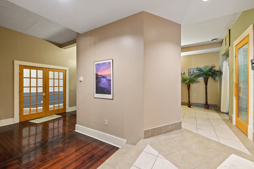 More Photos Of 603 N River St, Hot Springs Hotel For Lease