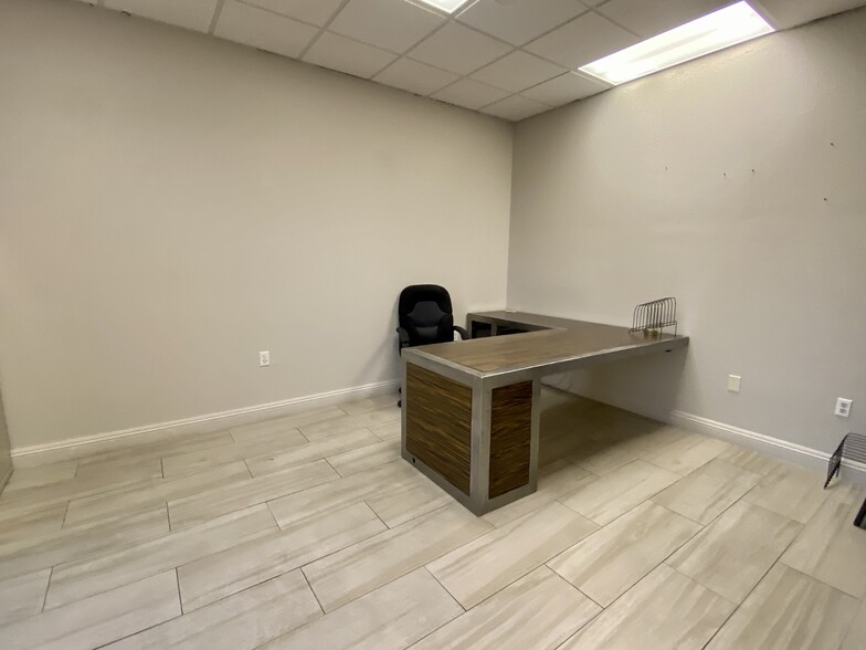 More Photos Of 1710 W Horizon Ridge Pky, Henderson Unknown For Lease