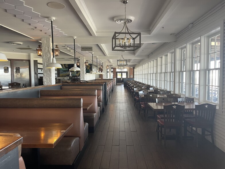 More Photos Of 905 E Gregory St, Pensacola Restaurant For Sale