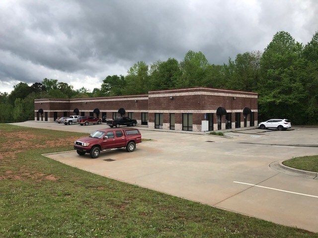 More Photos Of 441 E Ridgeway Rd, Commerce Light Distribution For Lease