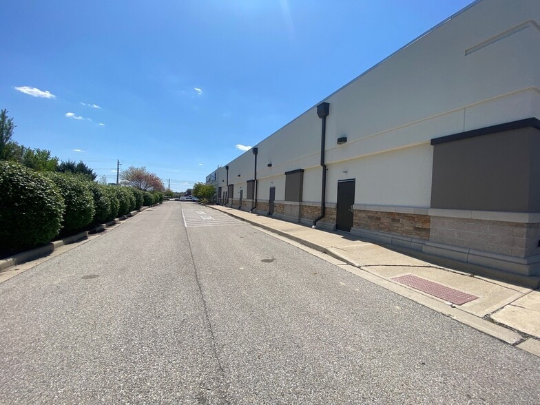 More Photos Of 9626 Rockville Rd, Avon Unknown For Lease