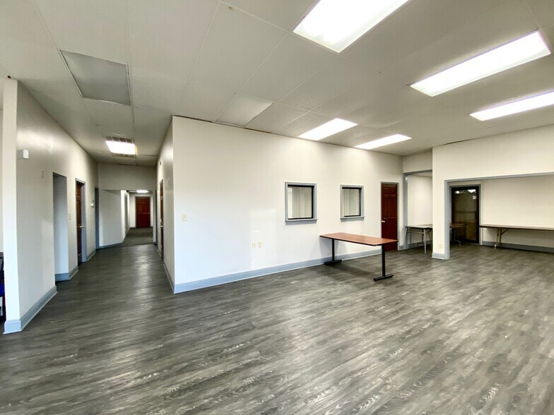 More Photos Of 1523-1529 Cliff Gookin Blvd, Tupelo Office For Lease