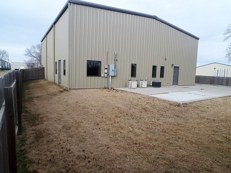 More Photos Of 1221 E 25th St, Lawrence Warehouse For Lease