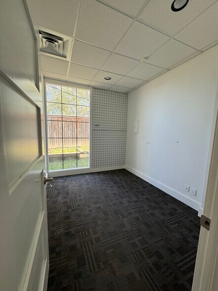 More Photos Of E Skelly Dr & S Lewis, Tulsa Office For Lease