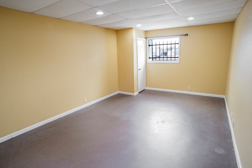 More Photos Of 910 Brenda St, Houston Warehouse For Sale