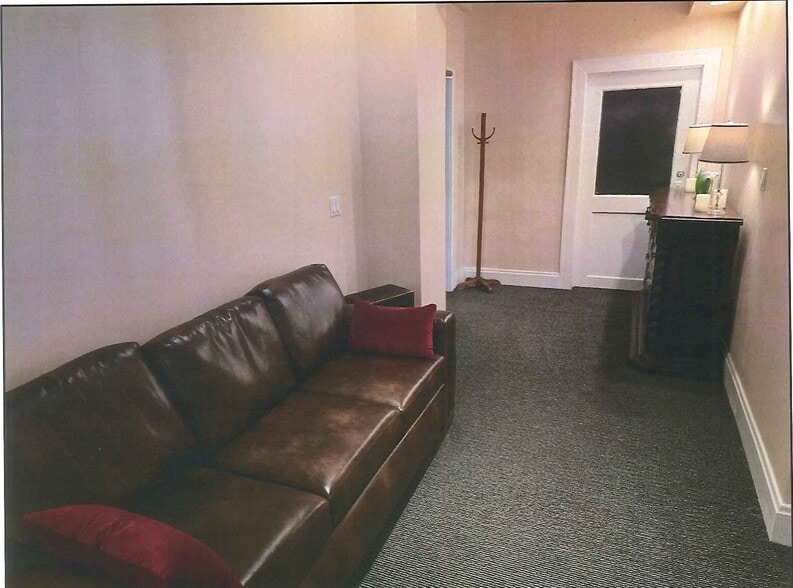 More Photos Of 645 Ohio St, Terre Haute Storefront Retail Office For Lease