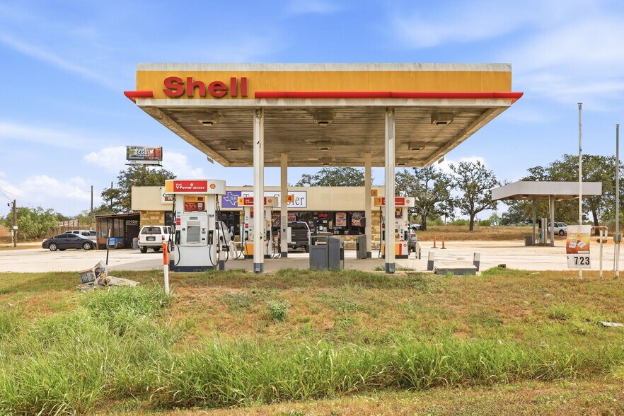 More Photos Of 1000 State Highway 123 S, Stockdale Service Station For Sale