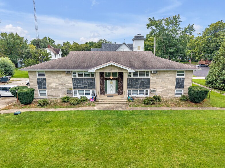 More Photos Of 100 E Market St, Piper City Apartments For Sale