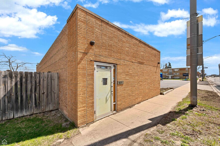 More Photos Of 837 Mannheim Rd, Bellwood Showroom For Sale