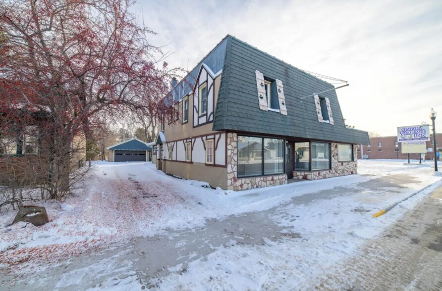 Primary Photo Of 1773 Superior St, Three Lakes Office For Sale