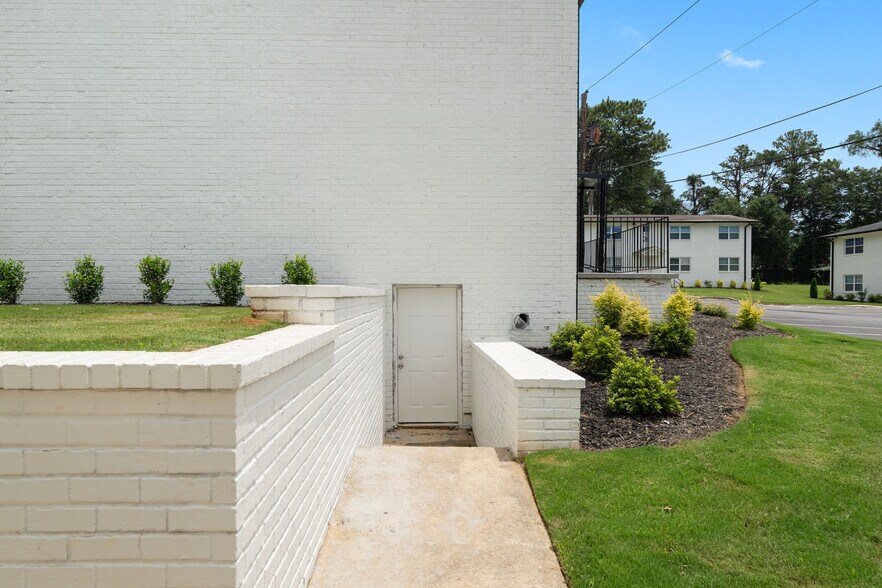 More Photos Of 2612 Steele Ave SW, Atlanta Apartments For Sale