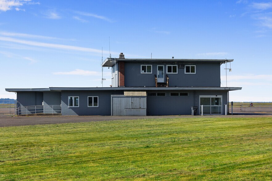 More Photos Of 1300 Airport way, Hoquiam Flex For Lease