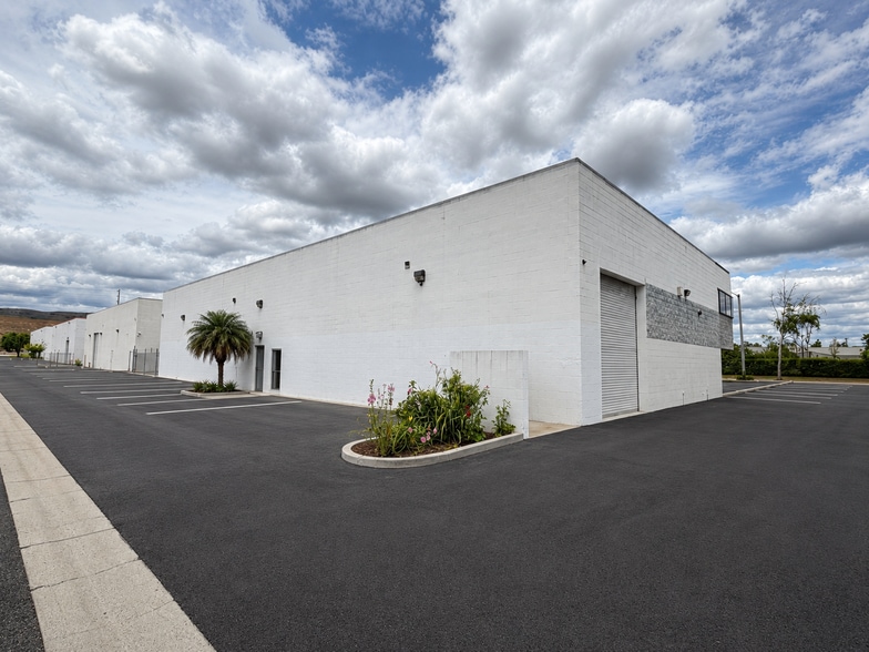 More Photos Of 5450 Tech Cr, Moorpark Manufacturing For Lease