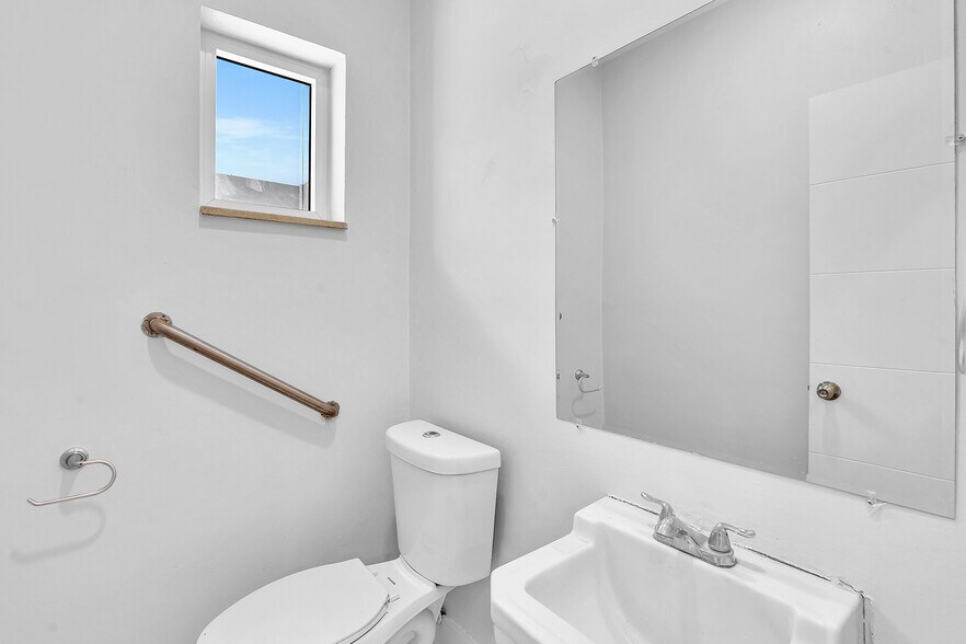 More Photos Of 6240-6244 Miramar Pky, Miramar Medical For Lease