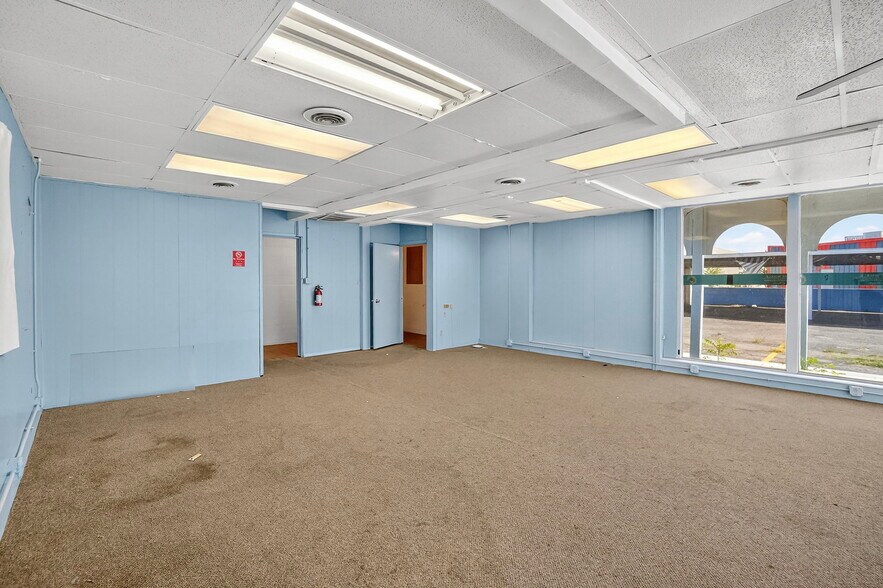 More Photos Of 2201 E 8th St, Odessa Office For Sale