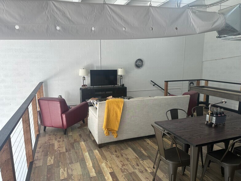 More Photos Of 18948 Tamiami Trl, Fort Myers Self Storage For Sale