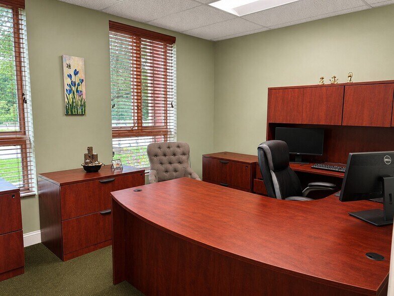 More Photos Of 2 Cardinal Park Dr, Leesburg Medical For Sale