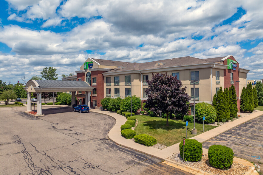 Primary Photo Of 3630 E Cork St, Kalamazoo Hotel For Sale