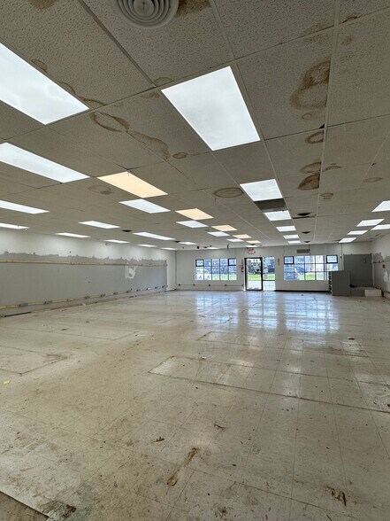 More Photos Of 365 Georges Rd, Dayton General Retail For Lease