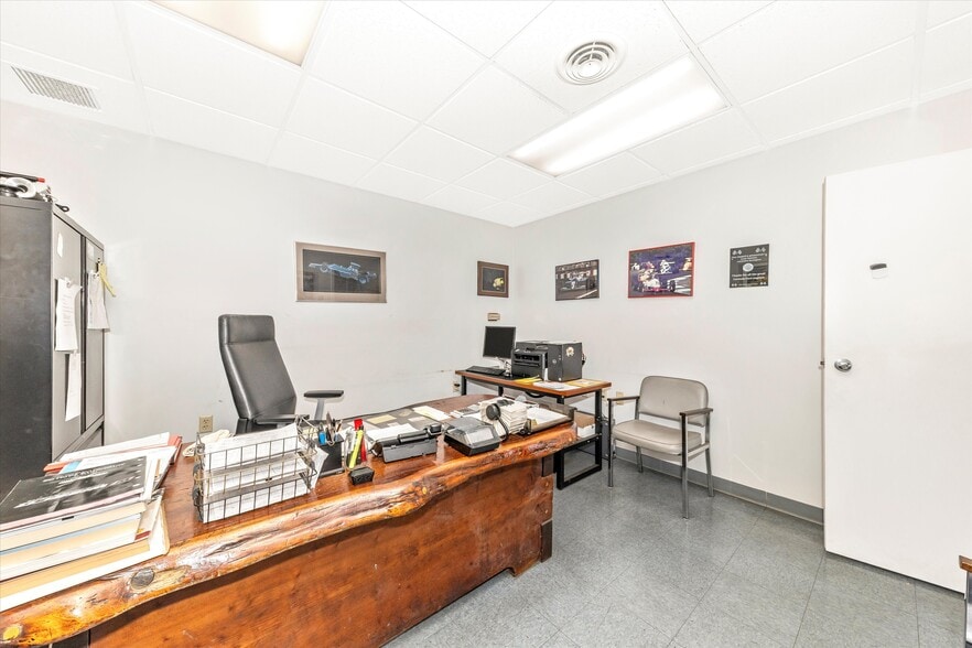 More Photos Of 4603 Wedgewood Blvd, Frederick Service For Sale