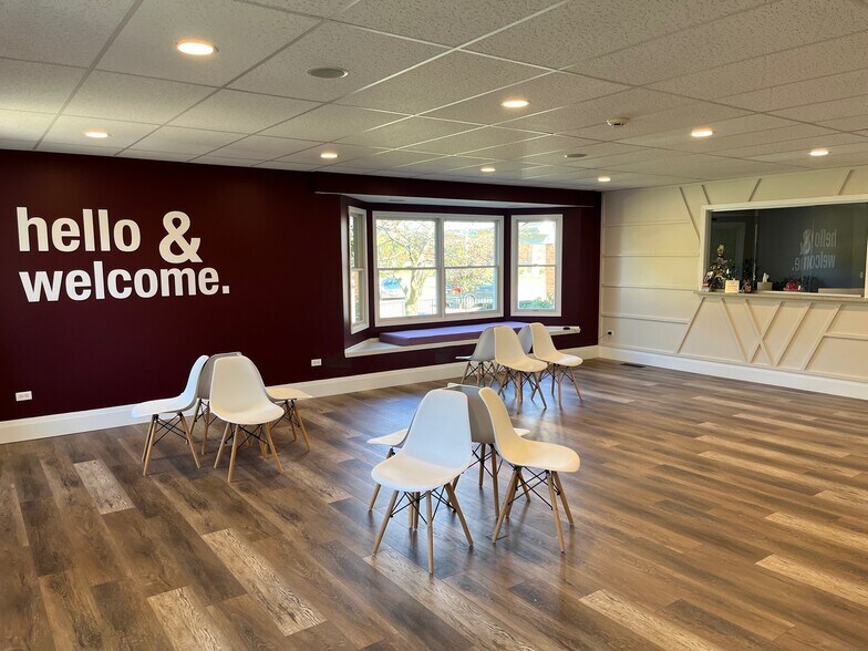 More Photos Of 183 Heritage Dr, Crystal Lake Medical For Lease