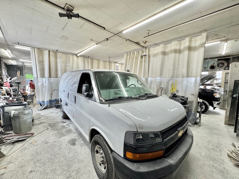 More Photos Of 1959 New York Ave, Huntington Station Auto Repair For Sale